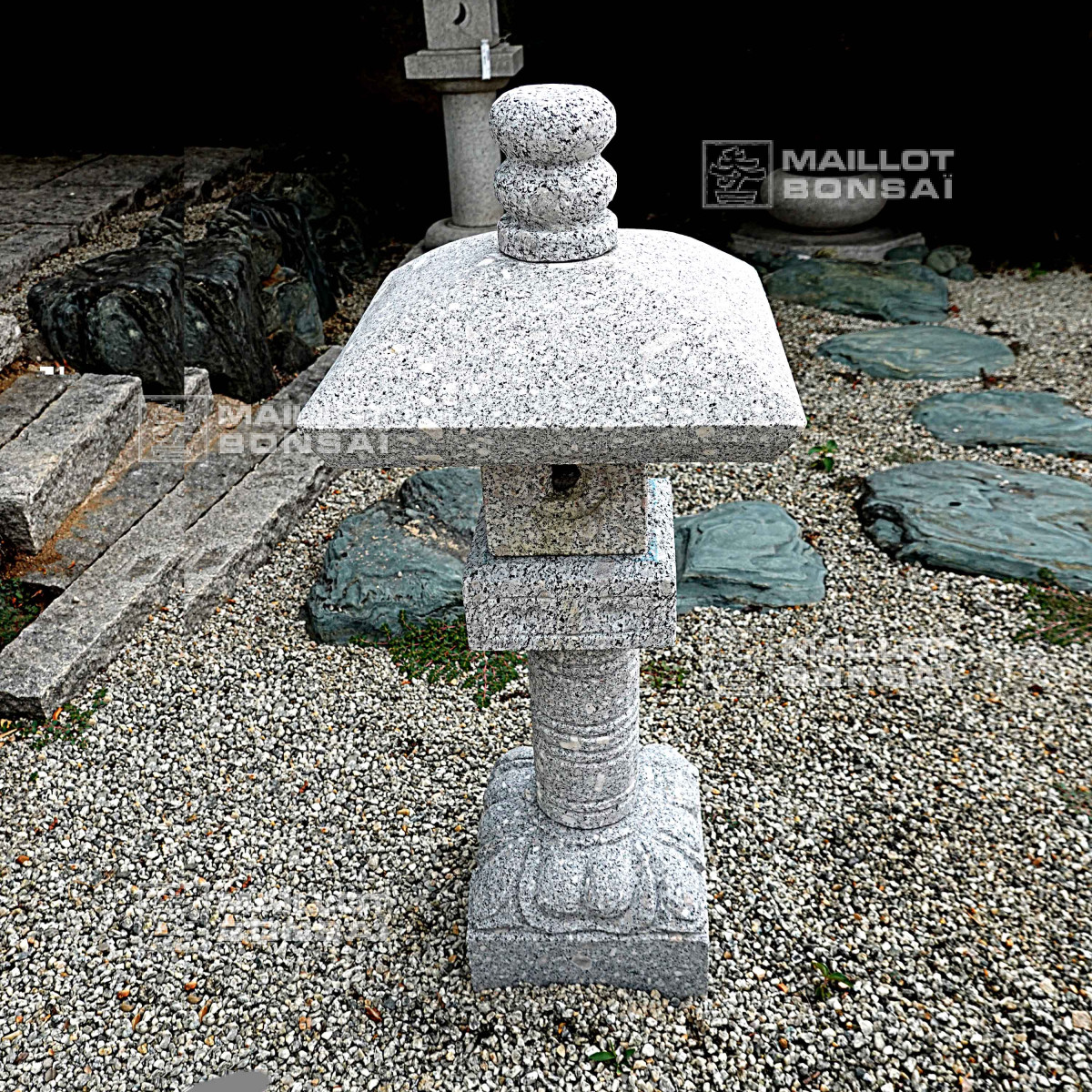 Stone Lantern Stone lantern from Maillot-Bonsa - The store MAILLOT-BONSAI