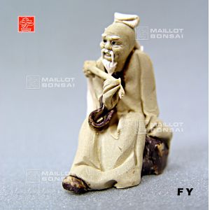 epuise-figurine-terre-cuite-fouet-8102