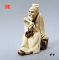 EPUISE figurine terre cuite fouet 8102