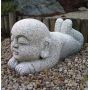 Bébé couché en granite jizo bosatsu