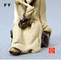 EPUISE figurine terre cuite fouet 8102